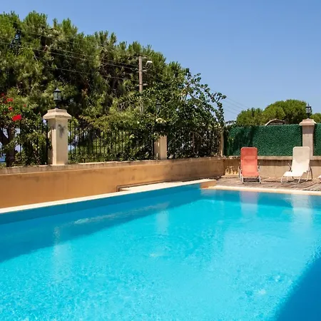 Enchanting With Backyard In Cesme Near 아파트 *