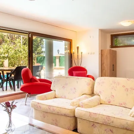 Enchanting With Backyard In Cesme Near Apartament *