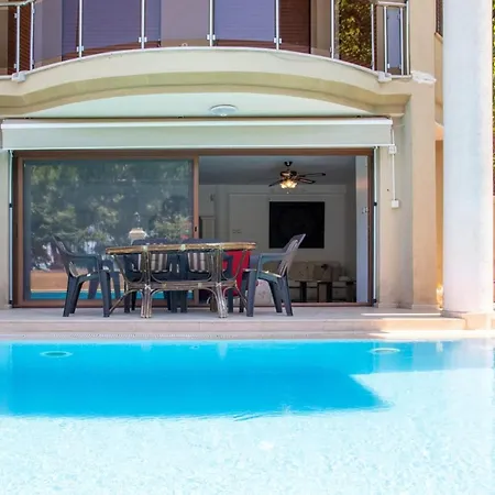 Apartament Enchanting With Backyard In Cesme Near