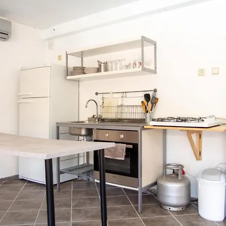Enchanting With Backyard In Cesme Near Apartament