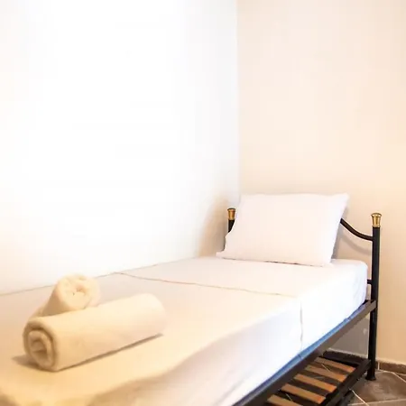 Enchanting With Backyard In Cesme Near 아파트